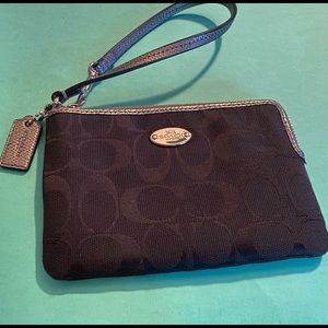 Women’s wristlet